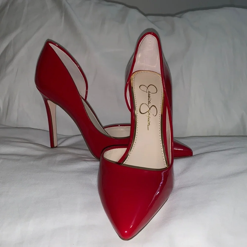 Jessica Simpson Patent Leather Red stiletto. - Picture 4 of 5